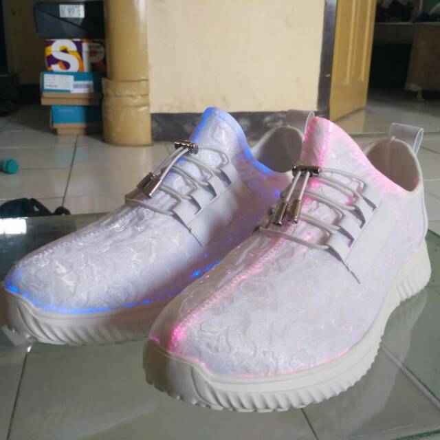 Sepatu nyala