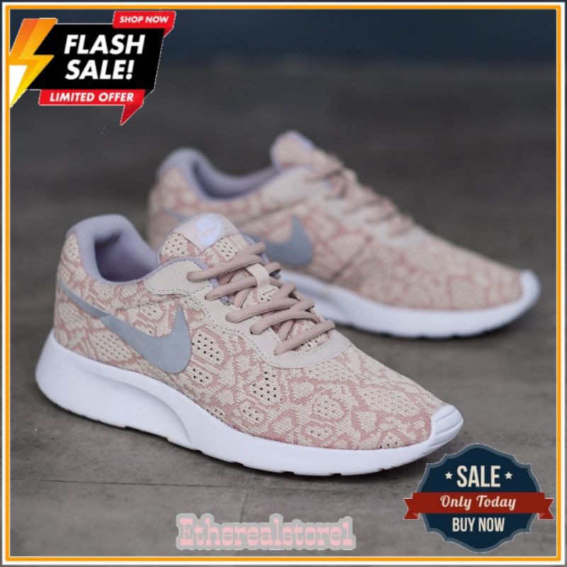 NIKE TANJUN PEACH MOTIF SWOSH GREY 100 ORIGINAL SEPATU  