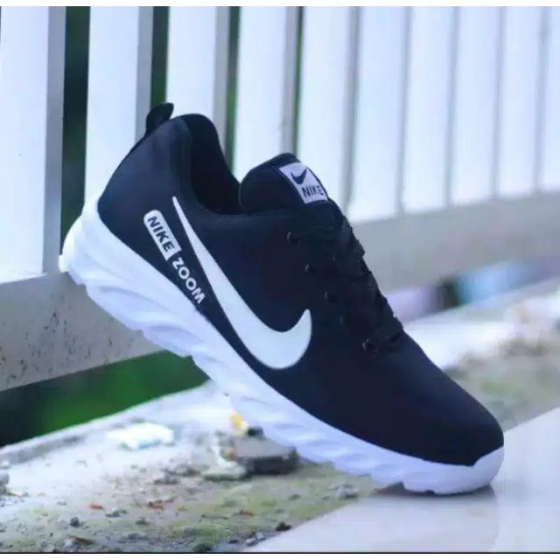 terbaru sepatu sneaker pria/wanita terbaru sepatu (nike zom)