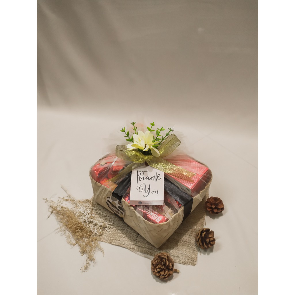 

Hampers Jajanan merah by bikinankita