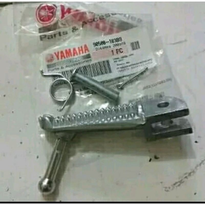 FOOTSTEP DEPAN SET KANAN R15 VVA V3 ORIGINAL