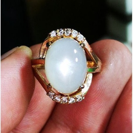Natural Biduri Bulan Ceylon Moonstone Top Colour Hot Star HQ
