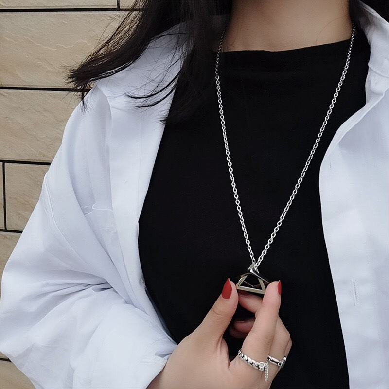 Kalung Rantai Dengan Liontin Segitiga Geometri Warna Silver Gaya Hip Hop Untuk Wanita