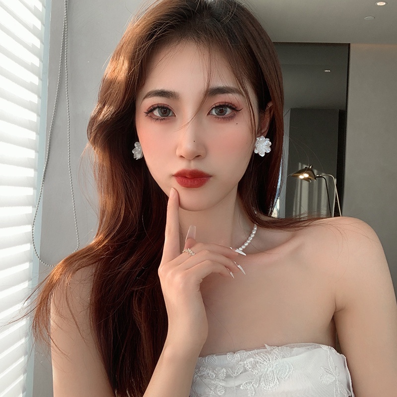 Anting Stud Desain Bunga Putih Bahan S925 Gaya Korea Untuk Aksesoris