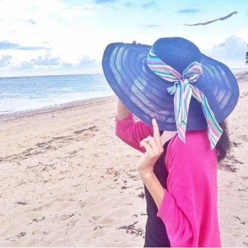 Topi pantai rajut nylon pita pelangi