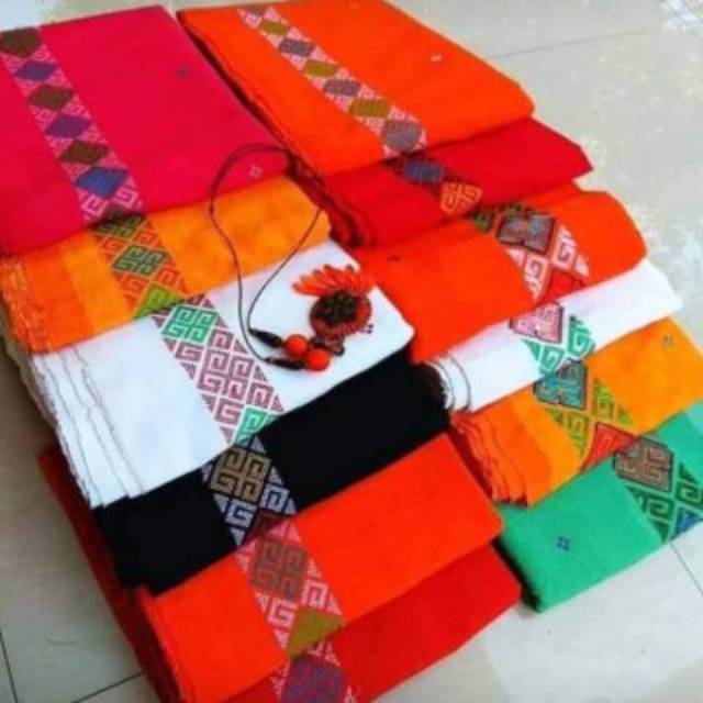 Tenun pabintik etnik toraja