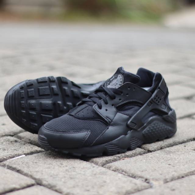 Original BNWB Sepatu Casual Nike Huarace Triple Black