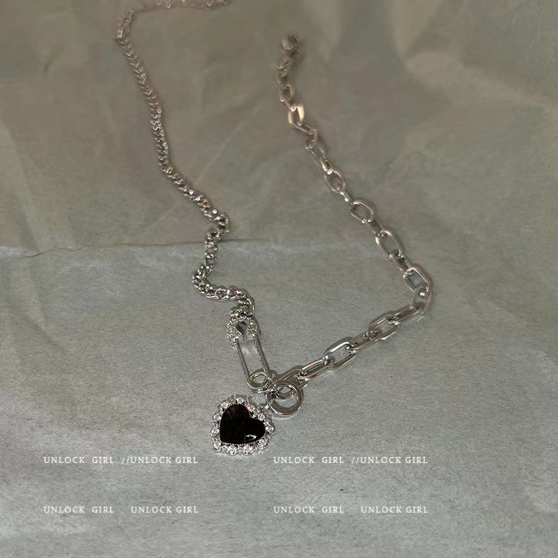 IFYOU Kalung Bentuk Hati Warna Hitam Gaya Vintage Untuk Wanita