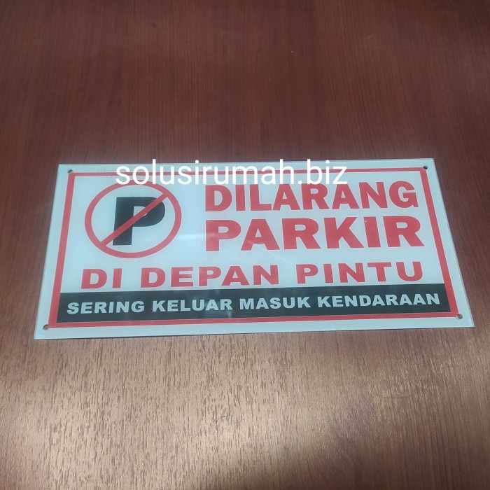 LABEL ACRYLIC 15X30CM DILARANG PARKIR DI DEPAN PINTU SERING KELUAR MAS