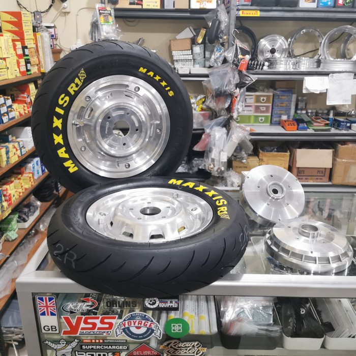 Velg Tubeless Vespa Rally Polish R.10 set Adaptor dan Ban Maxxis MAR1