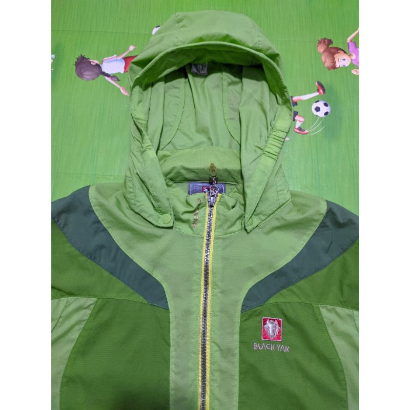 JAKET RUNNING BLACKYAK SECOND JAKET RUNNING BEKAS JAKET PARASUT