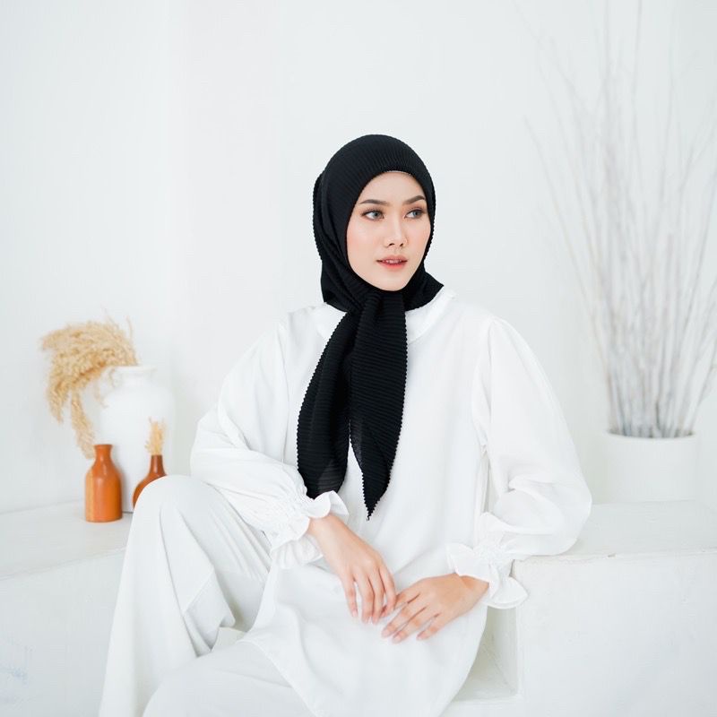 HIJAB SEGIEMPAT PLISKET / BELLA SQUARE PLISKET / BELLA PLISKET LIDI PREMIUM TANPA LIPATAN TENGAH