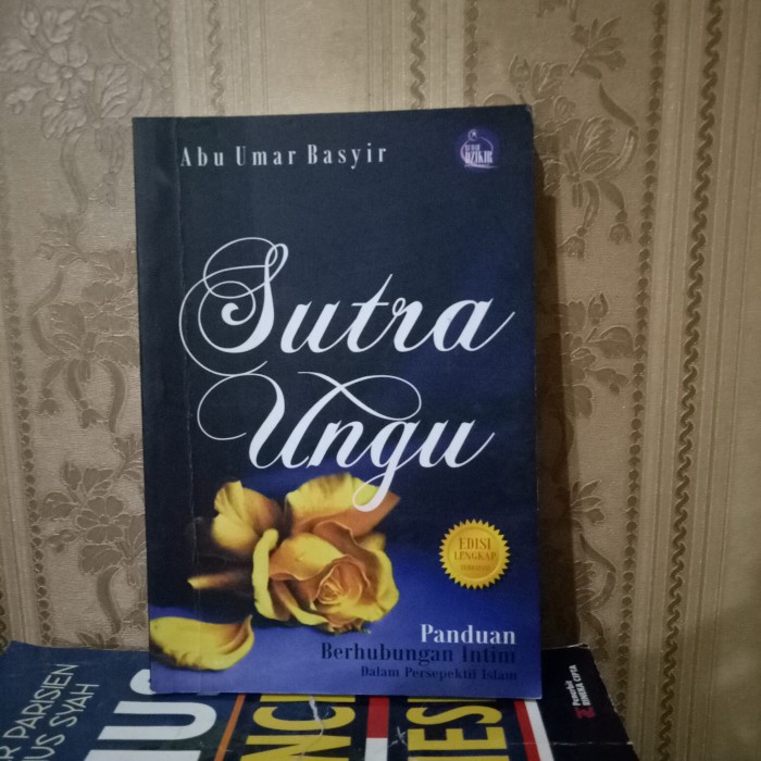 ORI BUKU SUTRA UNGU