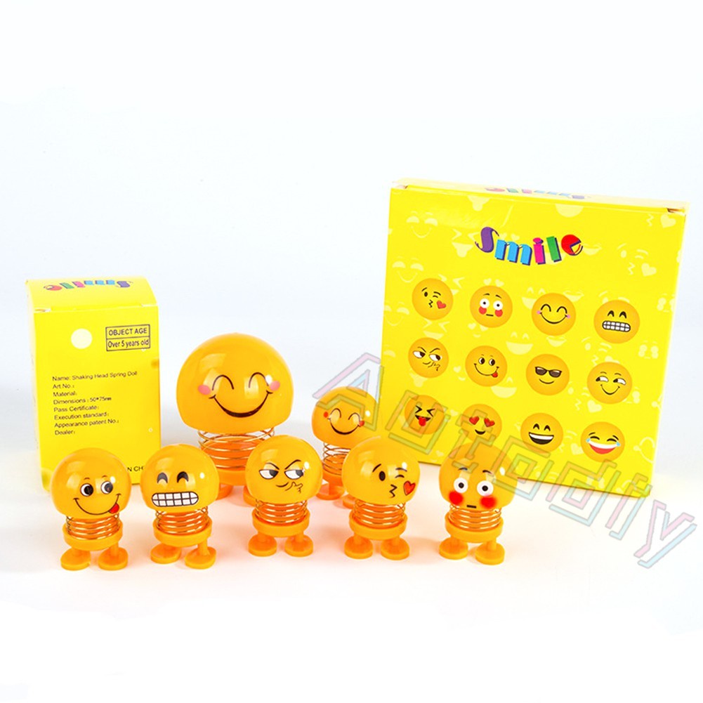 4pcs / Set Mainan Boneka Emoji Kepala Bergoyang Untuk Interior Mobil