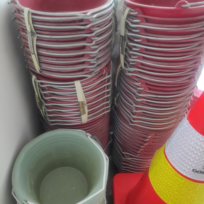 Ember Cor Besar dan Kecil