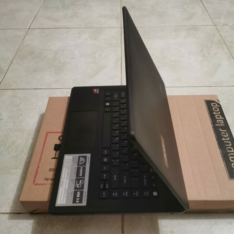 Laptop Acer aspire ES 14  dualcore Amd A4-6210 Vga amd radeon(TM) R3 Graphic Ram 4GB Hdd 500GB Windows 10 ok