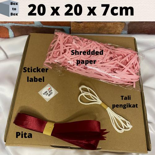 

Paket Kardus Box untuk Hampers size 20x20x7 cm Die Cut