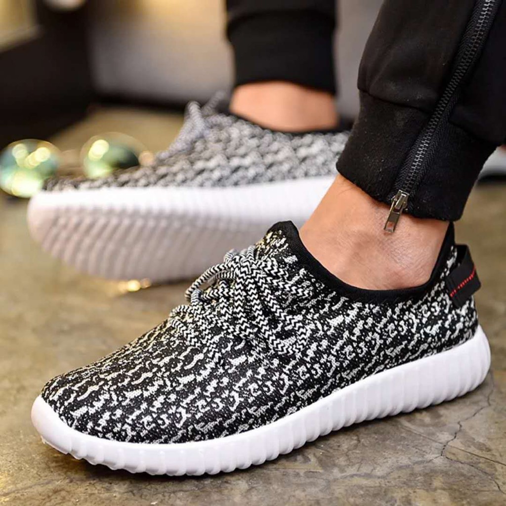 SEPATU YEEZY