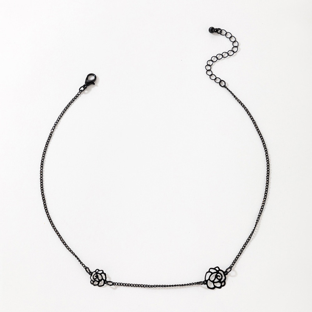 Kalung Choker Rantai Klavikula Desain Bunga Warna Hitam Bahan Logam Gaya Punk Untuk Wanita