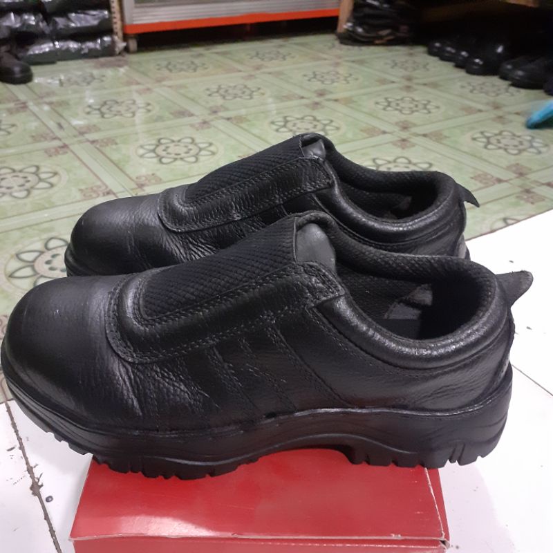 SEPATU SAPETY DR OSHA UJUNG BESI