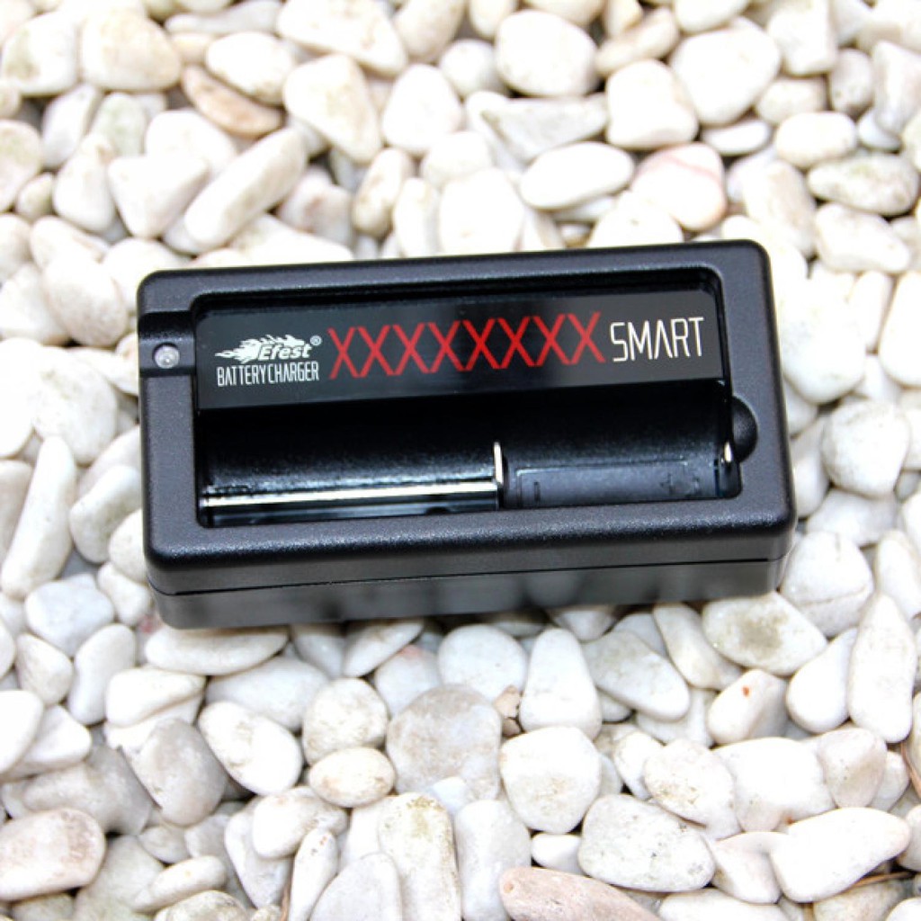 Efest XSmart Universal Single Batre/Baterai Charger