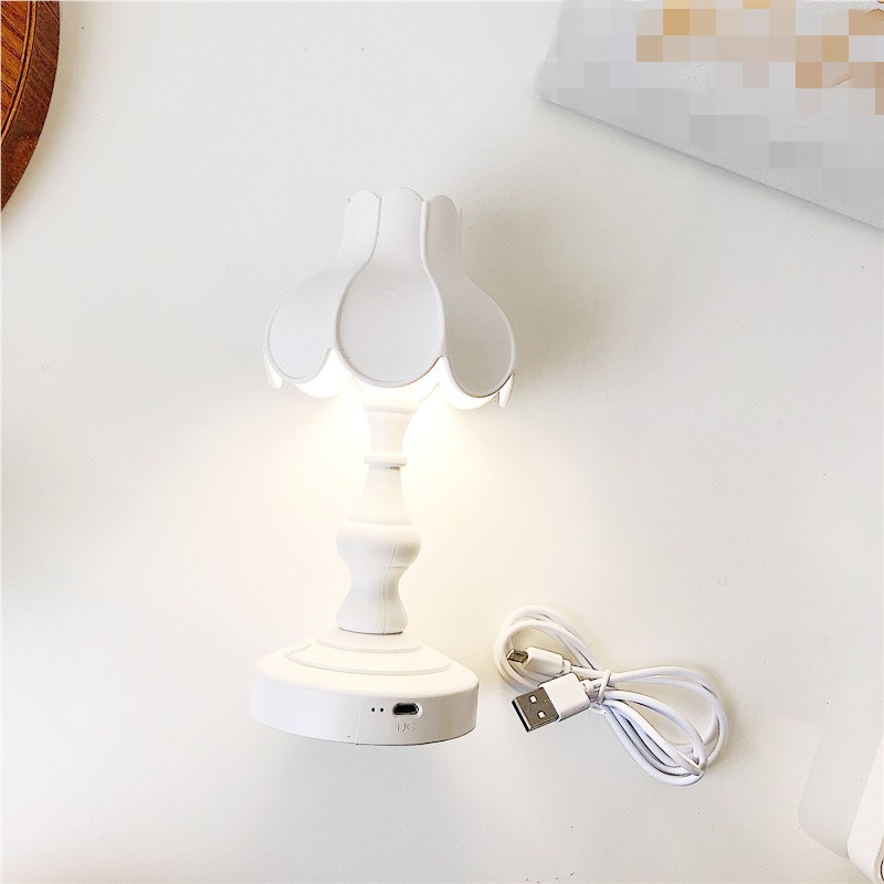 (Ins) (Lampu Meja Bentuk Daun Teratai Gaya Nordic Retro Romantis Untuk Dekorasi Kantor / Kamar Tidur