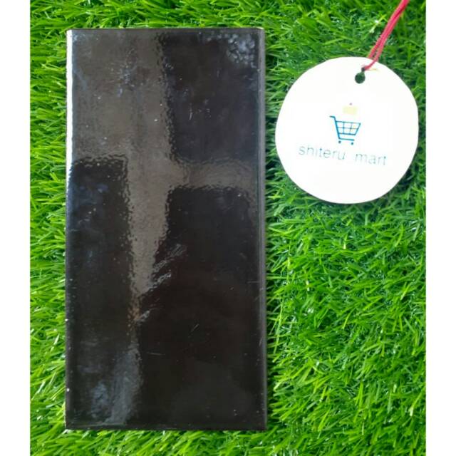 Lis keramik hitam polos 10 x 20