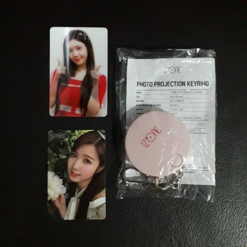 IZ*ONE / IZONE EYES ON ME RANDOM ITEM [ PHOTOCARD (PC) | LENTICULAR PC | PROJECTION KEYRING ]