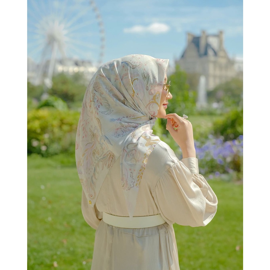 The Autograph Creme Buttonscarves x Dian Pelangi