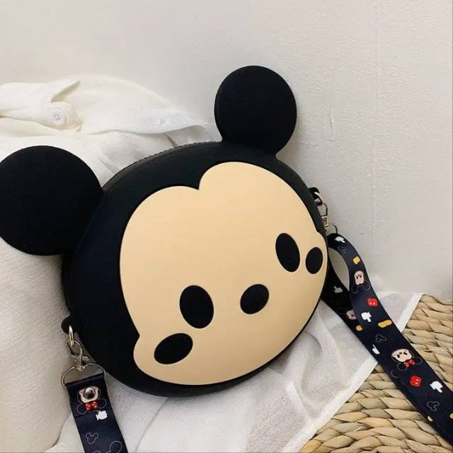 

Kode : ELJ 330 IDR : 153 rb Bahan : PVC ukuran: 22 x 22 x 9 cm Warna :Mickey, Minnie