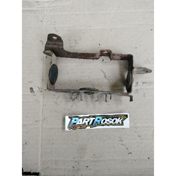 Breket aki, Plat dudukan aki, plat kancingan aki megapro primus original