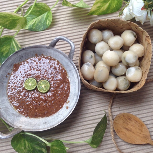 

Cilok Bumbu kacang (Cilok Tuan Joni)