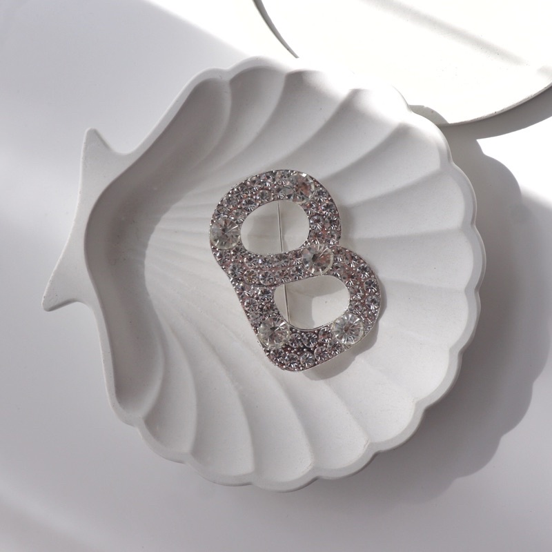 Brooch / bros cantik / bros jilbab / bros murah / bros murmer / bros love / bros geometri / Bros Mewah Bros Elegan Bros Hijab Bros Kebaya Bros Dada bros Tuspin Bros Pin Btrooch Korean Style Brooch AKsesories Jilbab Accessories BRS-B02 Bros Daily BZO-BUTT0N-SILVER-GECIZ