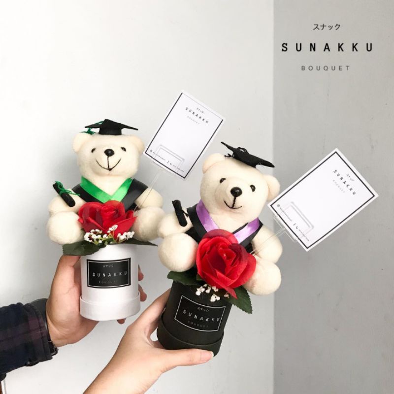 Hadiah boneka wisuda | artificial flower | balon box | hadiah | snack bouquet | sunakku bouquet