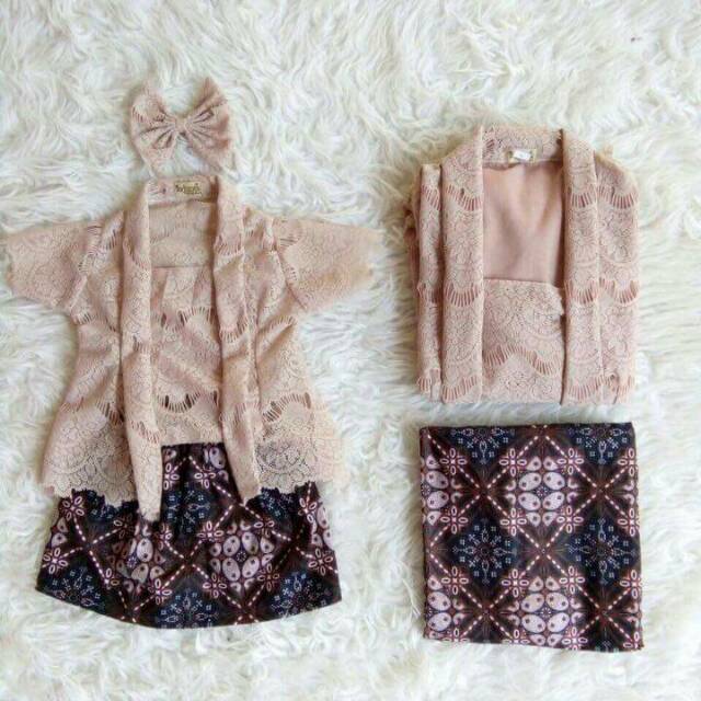 Couple kebaya ibu dan anak