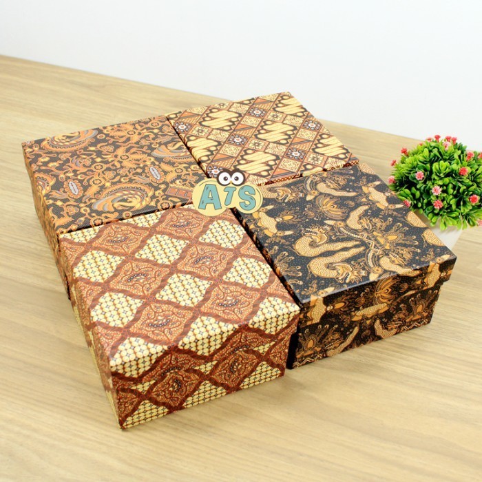 

Four Shape Box LOVE&BATIK Kiky LARGE