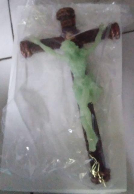 Salib Yesus Bermotif Kayu Fosfor (glow In The Dark)