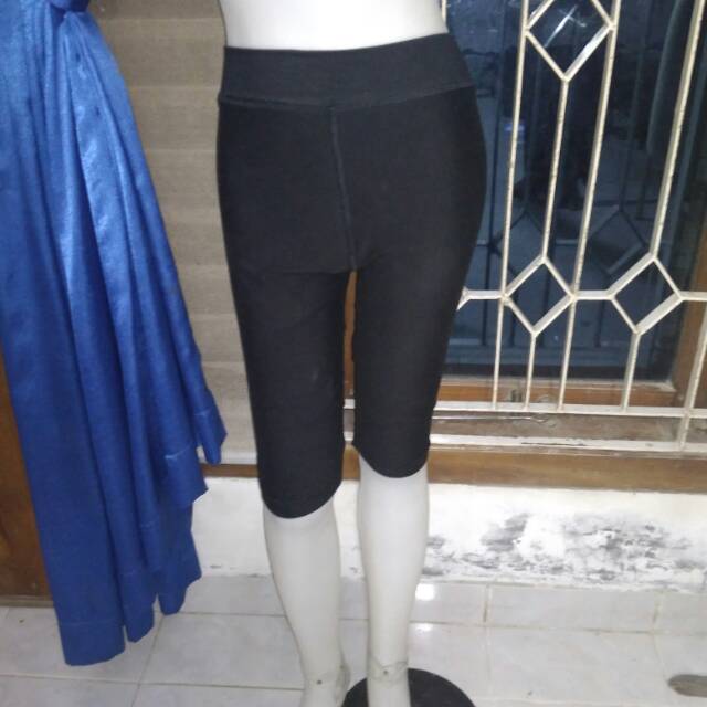 Celana senam / legging pendek