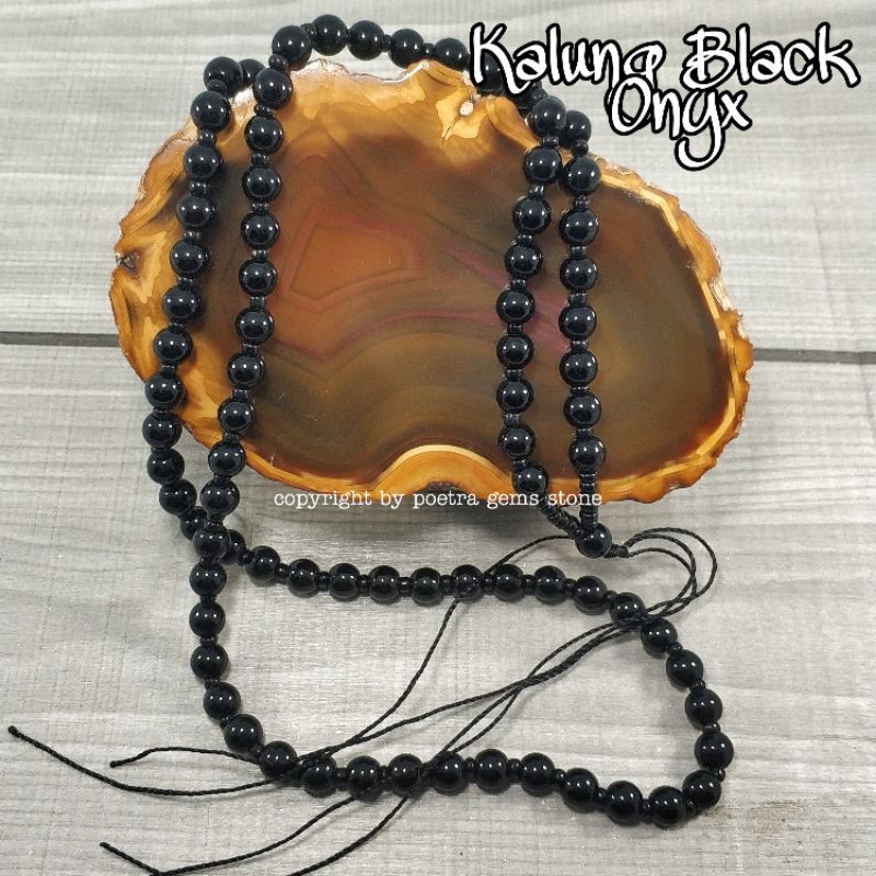 KALUNG BLACK ONYX DENGAN TALI PENGIKAT LIONTIN