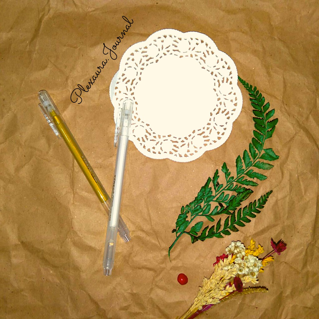 

Pulpen gel/ Gel pen Gold dan White untuk scrapbook bujo Bogor Plexaura.Journal