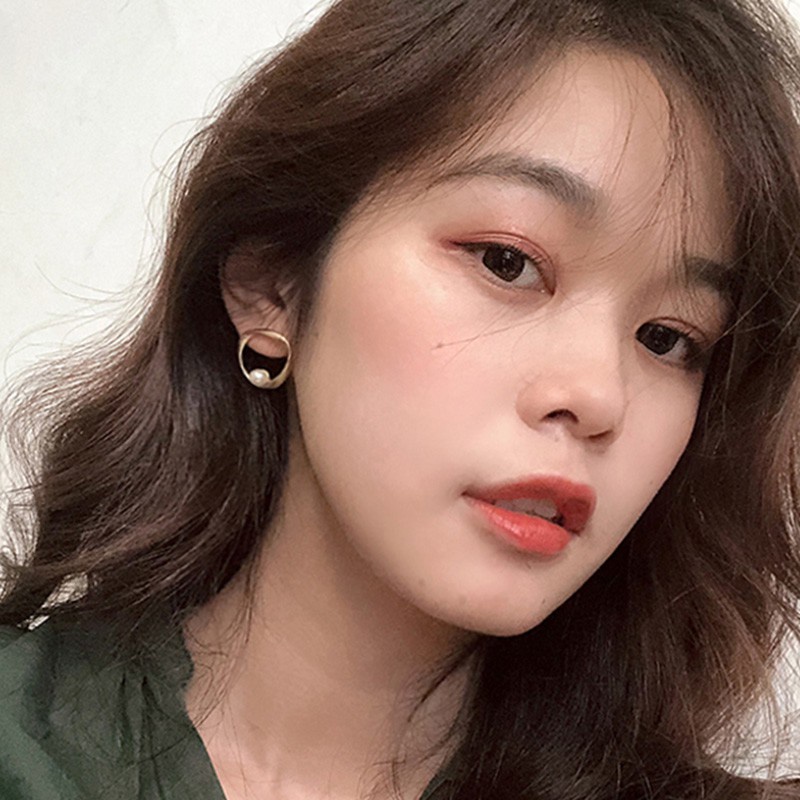 Anting Tusuk Silver S925 Gaya Eropa / Amerika Bentuk Bulat Aksen Mutiara Imitasi Untuk Perhiasan Wanita