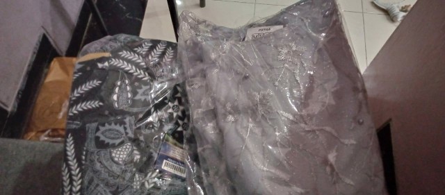 Syafin Batik - Promo Batik Couple Kondangan Brukat Bruklat Tile Pinguin Lengan Panjang Grey Series