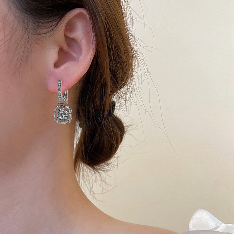 Anting Juntai Bentuk Kunci Aksen Batu Bling Untuk Wanita