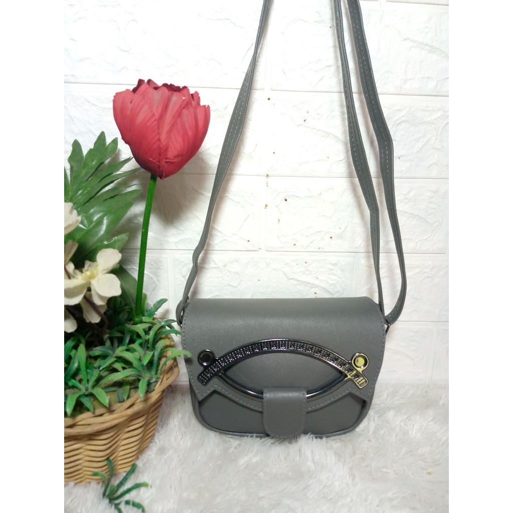 Tas Bibir Sleting Magnet/Tas Miniso/Tas Selempang/Tas Bahu/Tas Wanita/Tas Kekinian/Tas Trendy/Tas Hi