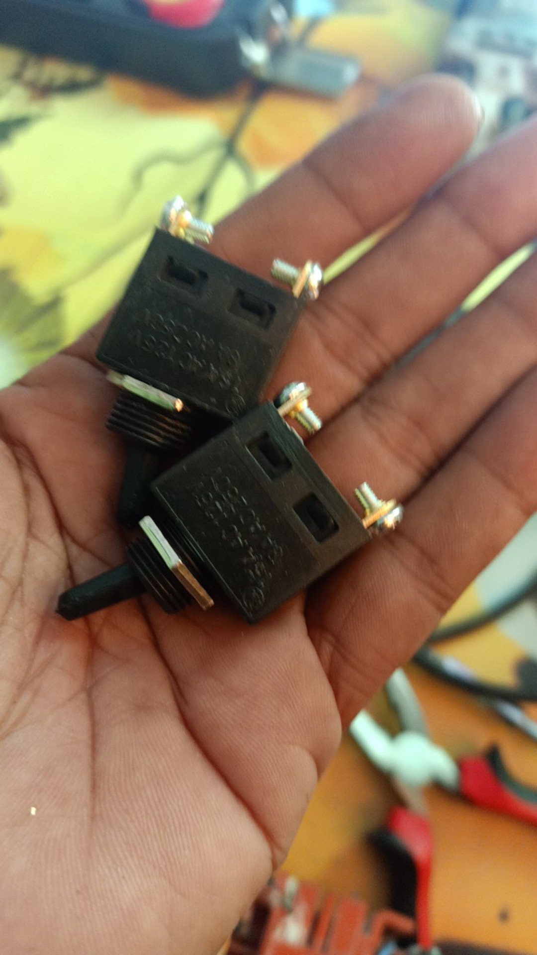 Saklar Togel Gerinda Medium ( 8 Ampere )