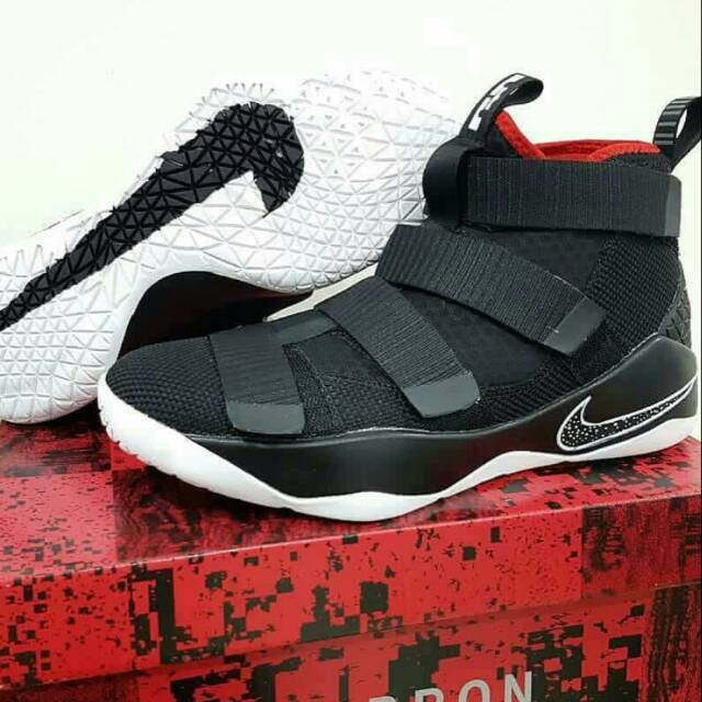Sepatu Basket Lebron Soldier 11 Black