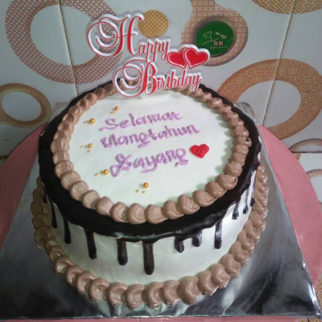 Brillian Super Cake Semarang dessert with multiple flavors