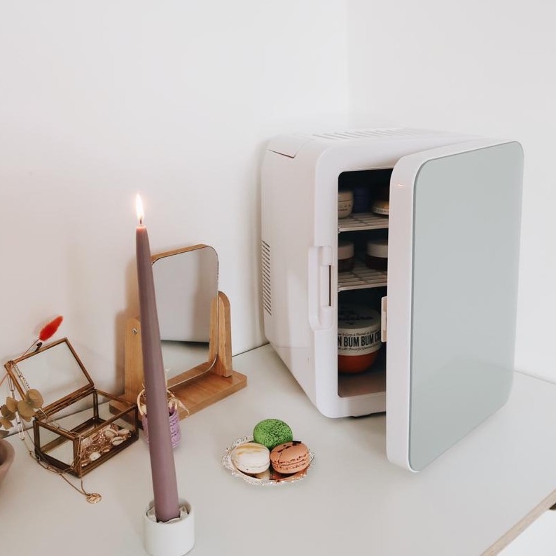 (READYSTOCK) 10L skincare mini fridge type mirror square minifridge