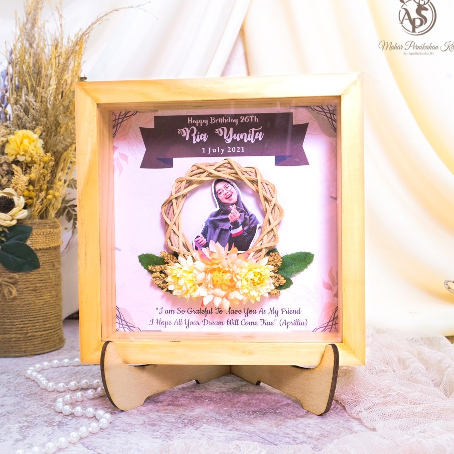 KADO ULANG TAHUN RIHANNA 01, FRAME BINGKAI CUSTOM FOTO UKURAN 20x20 CM