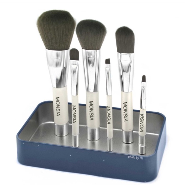 Magnetic Brush Set Kuas Makeup Magnet